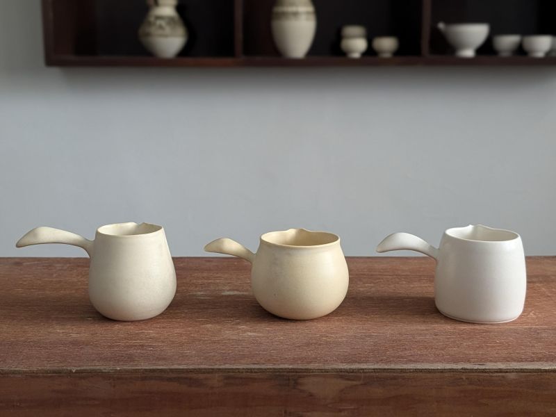 燻 陶 漫 行 ｜側把茶海 陶藝 陶土 手工器皿 豬口杯 陶器 家飾 藝術 雕塑 茶壺 茶具 鶯歌 咖啡杯
花器 缽 側把壺 豆皿
