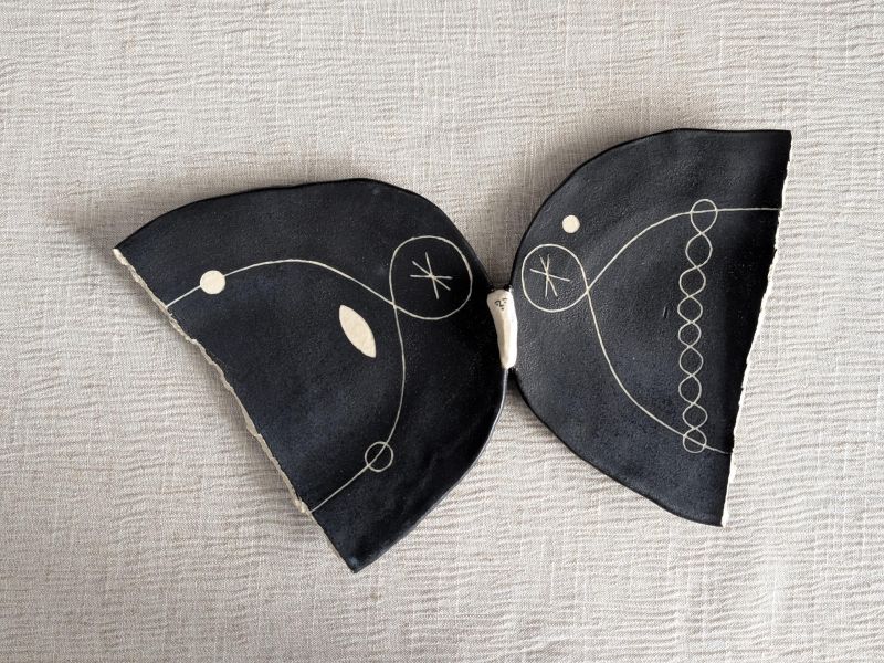 椪小雨 個展 掛飾-2 陶藝 陶土 手工器皿 傷痕 療癒 可愛 自我療癒 陶器 家飾 藝術 雕塑