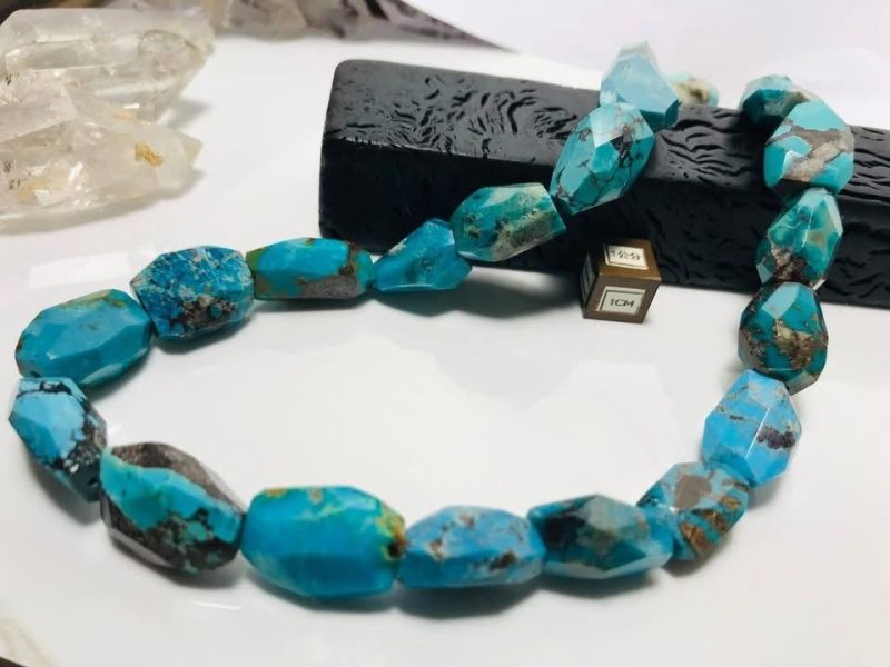 金曼藍色綠松石開箱 金曼綠松石,藍色綠松石,頂級綠松石,天然綠松石,Turquoise,金曼藍綠松石,綠松石飾品,礦石收藏,稀有綠松石,收藏級綠松石。