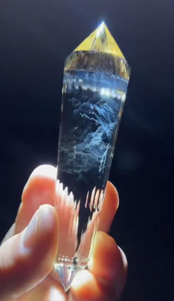 藍針日耀・天然黃水晶沃格爾 24 面體 藍針水晶,黃水晶沃格爾,沃格爾水晶,24面體水晶,藍針黃水晶,天然黃水晶,Vogel Crystal,水晶切面,能量水晶,稀有水晶