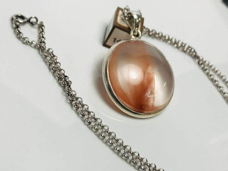 紅兔毛共生列木水晶墜飾 紅兔毛水晶,列木水晶,紅兔毛列木,兔毛水晶墜飾,天然水晶吊墜,共生水晶,礦石飾品,能量水晶,稀有水晶,水晶項鍊。