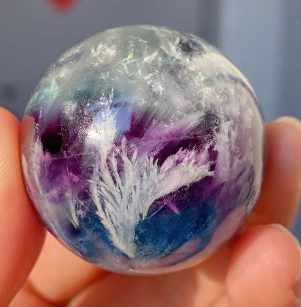 雪花螢石羽毛球 雪花螢石羽毛球,雪花螢石,螢石水晶,天然螢石擺件,螢石收藏,螢石禮物,螢石能量,水晶擺設。