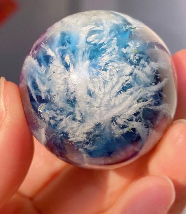 雪花螢石羽毛球 雪花螢石羽毛球,雪花螢石,螢石水晶,天然螢石擺件,螢石收藏,螢石禮物,螢石能量,水晶擺設。