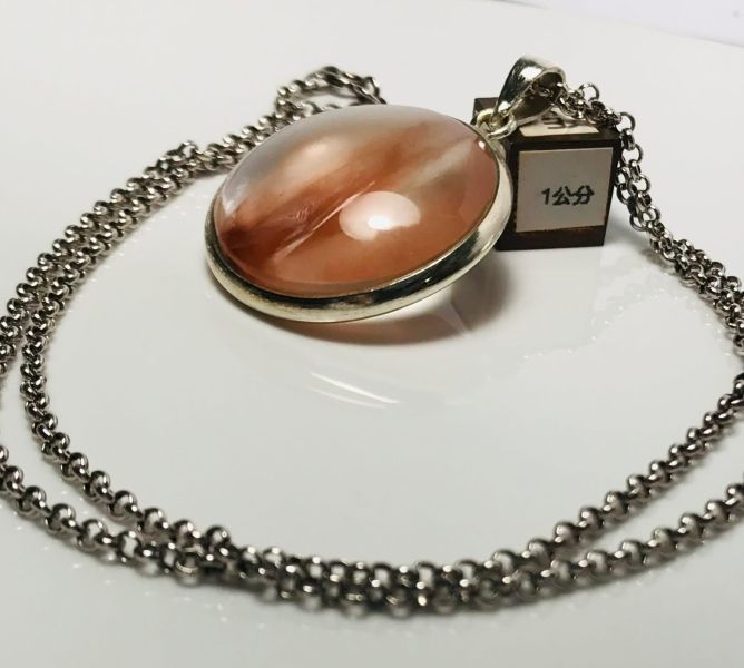 紅兔毛共生列木水晶墜飾 紅兔毛水晶,列木水晶,紅兔毛列木,兔毛水晶墜飾,天然水晶吊墜,共生水晶,礦石飾品,能量水晶,稀有水晶,水晶項鍊。