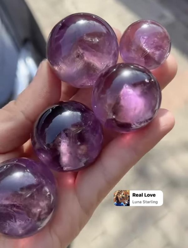 精選Amethyst紫水晶晶球 紫水晶,Amethyst,紫水晶晶球,晶中晶,晶中晶山,天然紫水晶,水晶球,礦石收藏,能量水晶,紫水晶擺件,水晶收藏。