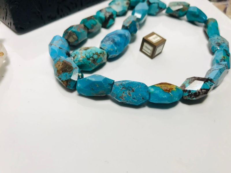 金曼藍色綠松石開箱 金曼綠松石,藍色綠松石,頂級綠松石,天然綠松石,Turquoise,金曼藍綠松石,綠松石飾品,礦石收藏,稀有綠松石,收藏級綠松石。