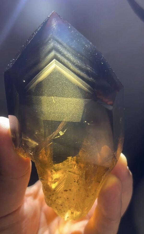 茶黃水晶千層山 黃水晶、千層幻影山