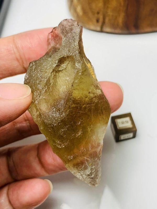 利比亞黃金隕石 利比亞黃金隕石,利比亞隕石,Libyan Desert Glass,黃金隕石,天然隕石,隕石收藏,隕石飾品,玻璃隕石,礦石收藏,稀有隕石。