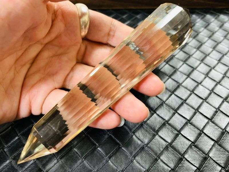 藍針日耀・天然黃水晶沃格爾 24 面體 藍針水晶,黃水晶沃格爾,沃格爾水晶,24面體水晶,藍針黃水晶,天然黃水晶,Vogel Crystal,水晶切面,能量水晶,稀有水晶