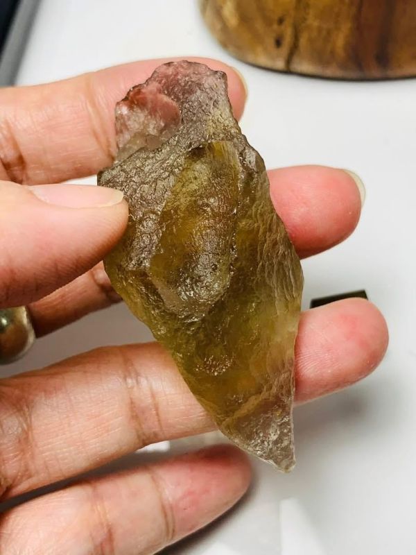 利比亞黃金隕石 利比亞黃金隕石,利比亞隕石,Libyan Desert Glass,黃金隕石,天然隕石,隕石收藏,隕石飾品,玻璃隕石,礦石收藏,稀有隕石。