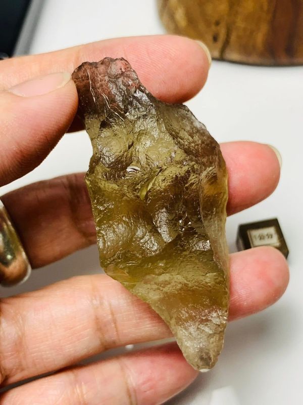 利比亞黃金隕石 利比亞黃金隕石,利比亞隕石,Libyan Desert Glass,黃金隕石,天然隕石,隕石收藏,隕石飾品,玻璃隕石,礦石收藏,稀有隕石。