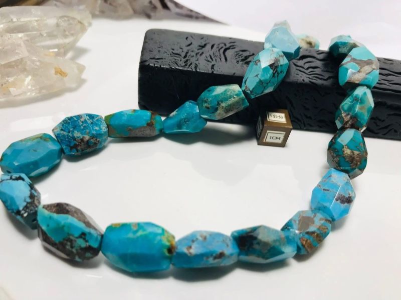 金曼藍色綠松石開箱 金曼綠松石,藍色綠松石,頂級綠松石,天然綠松石,Turquoise,金曼藍綠松石,綠松石飾品,礦石收藏,稀有綠松石,收藏級綠松石。