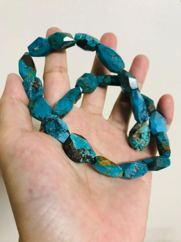 金曼藍色綠松石開箱 金曼綠松石,藍色綠松石,頂級綠松石,天然綠松石,Turquoise,金曼藍綠松石,綠松石飾品,礦石收藏,稀有綠松石,收藏級綠松石。