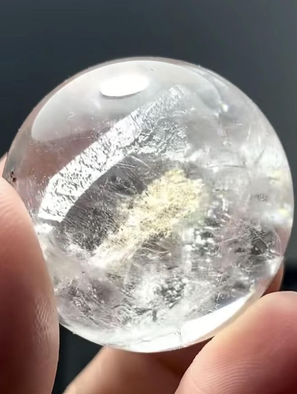 稀有山形晶中晶水晶球 岡仁波齊峰水晶,山形水晶球,晶中晶水晶球,天然水晶球,山形晶中晶,水晶球擺件,礦石收藏,能量水晶,稀有水晶,水晶收藏。