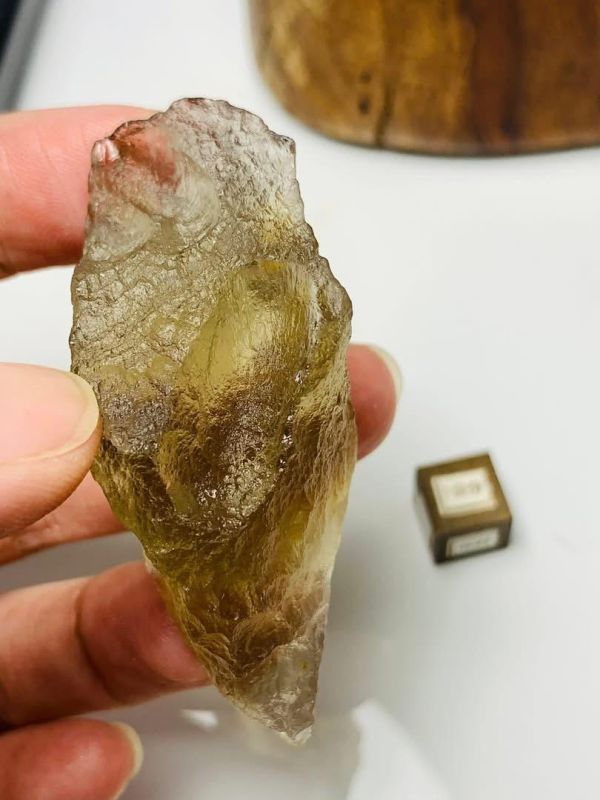 利比亞黃金隕石 利比亞黃金隕石,利比亞隕石,Libyan Desert Glass,黃金隕石,天然隕石,隕石收藏,隕石飾品,玻璃隕石,礦石收藏,稀有隕石。