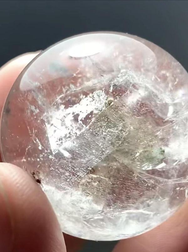 稀有山形晶中晶水晶球 岡仁波齊峰水晶,山形水晶球,晶中晶水晶球,天然水晶球,山形晶中晶,水晶球擺件,礦石收藏,能量水晶,稀有水晶,水晶收藏。