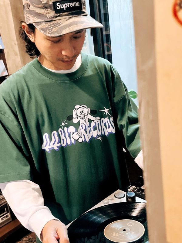 四四拍 T-shirt 利姆聽什麼 