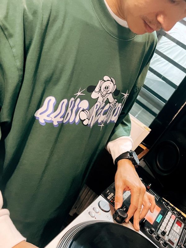 四四拍 T-shirt 利姆聽什麼 