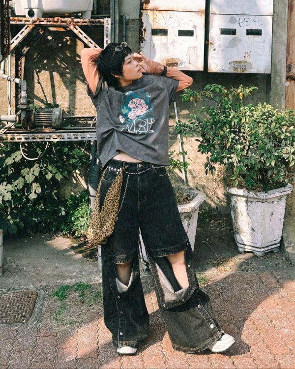 四四拍 T-shirt 恐龍怪獸 