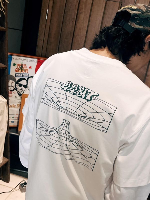 四四拍 T-shirt 信電音得永生 