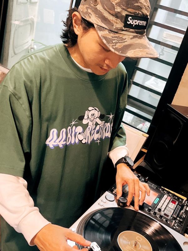 四四拍 T-shirt 利姆聽什麼 