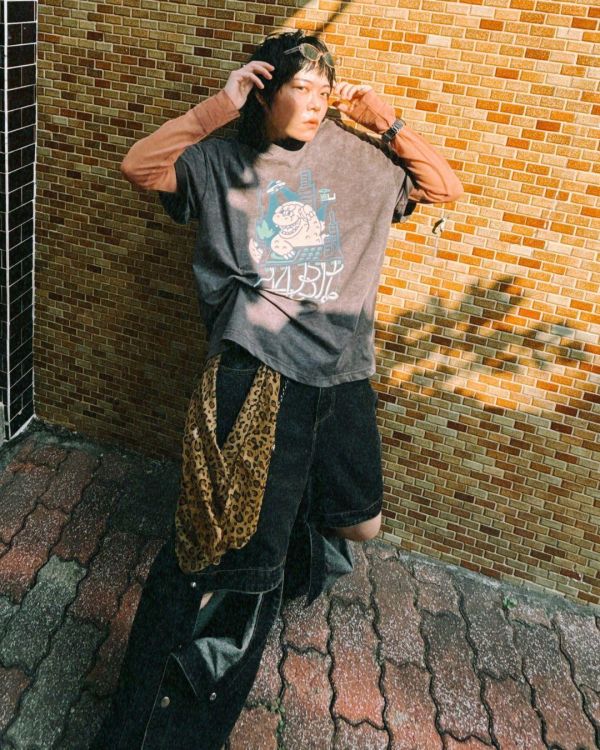 四四拍 T-shirt 恐龍怪獸 