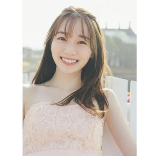 櫻坂46 守屋麗奈 1st寫真集「笑顔のグー、チョキ、パー」附:隨機明信片*8/23發售 守屋麗奈1st写真集