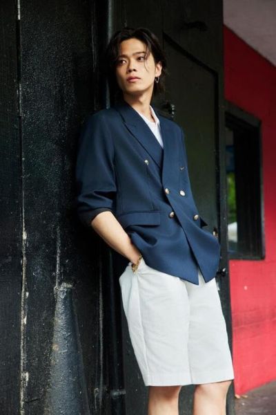 COM. コムドット「BESIDE」寫真集 附:特典海報 *4/18發售! COM.,コムドット,BESIDE,寫真集,特典海報,写真集,コムドット