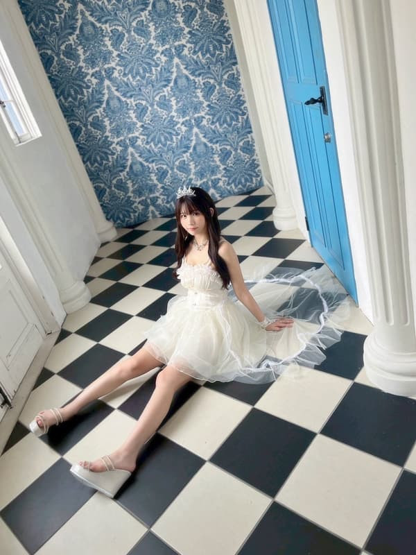 えなこ Enako 月曆書 月曆寫真集 2026.4-2027.3 *2026/2/19發售! えなこ,Enako,月曆書,月曆,寫真集,2026.,2027,カレンダーブック