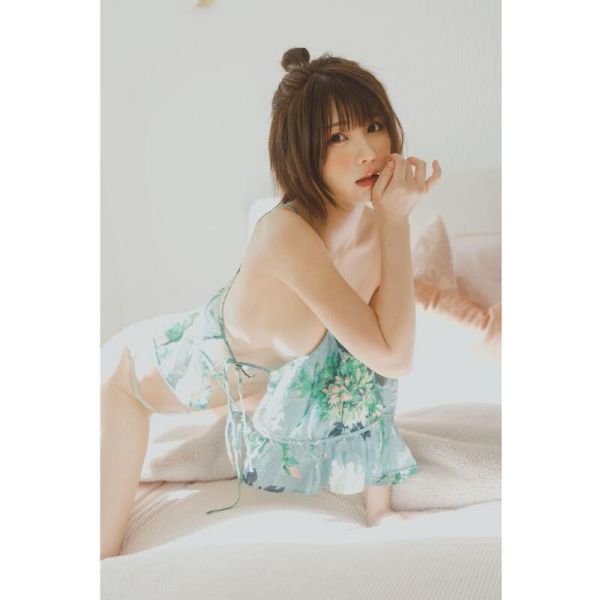 (預購送小禮物)えなこ Enako 寫真集「標題未定」 *9/3發售! えなこ,Enako,寫真集,写真集