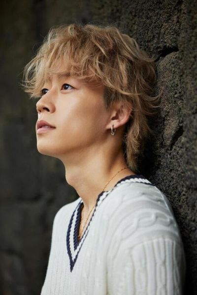 COM. コムドット「BESIDE」寫真集 附:特典海報 *4/18發售! COM.,コムドット,BESIDE,寫真集,特典海報,写真集,コムドット