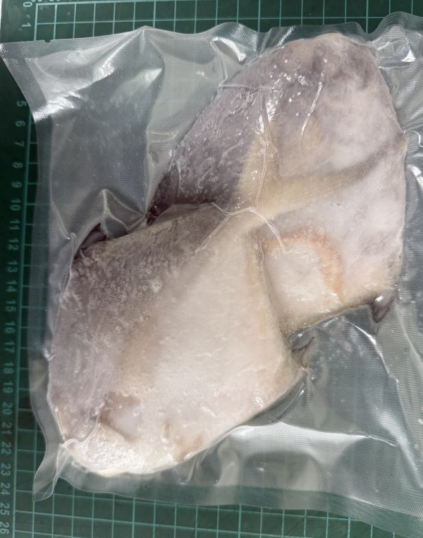 小白鯧2尾＊每包300克＊易破真空 小白鯧、白鯧魚、小白鯧魚片、白鯧特價、三去魚片、無刺魚片推薦（因軟刺易食用）、海鮮宅配、真空包裝魚、健康餐盒食材、小孩適合的魚、老人營養魚、乾煎魚推薦、清蒸魚食材、快速料理海鮮、省時晚餐