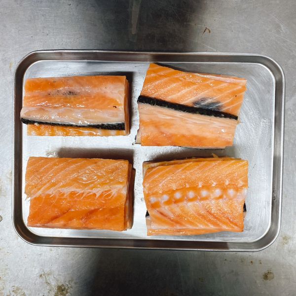 挪威鮭魚骨＊每包300克＊易破真空 