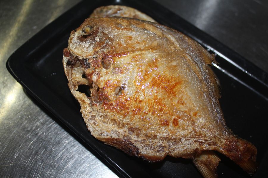 小白鯧2尾＊每包300克＊易破真空 小白鯧、白鯧魚、小白鯧魚片、白鯧特價、三去魚片、無刺魚片推薦（因軟刺易食用）、海鮮宅配、真空包裝魚、健康餐盒食材、小孩適合的魚、老人營養魚、乾煎魚推薦、清蒸魚食材、快速料理海鮮、省時晚餐