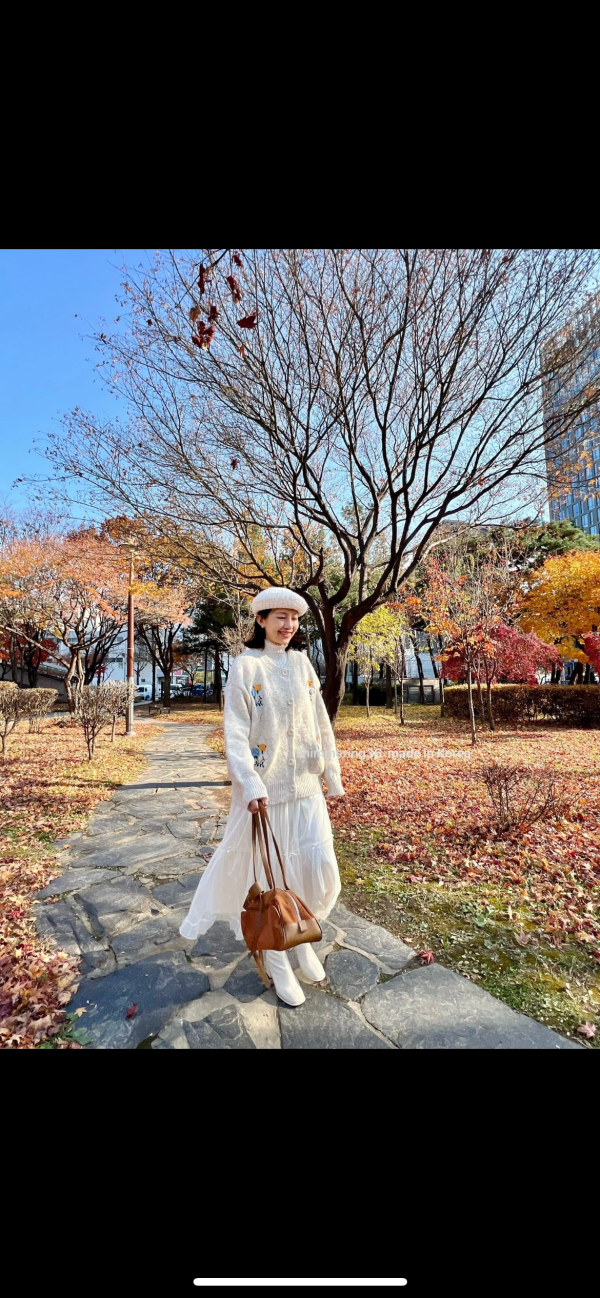 羊毛10%刺繡花外套 