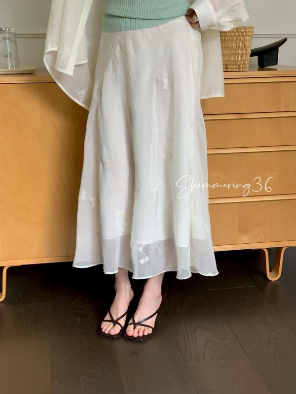 質感刺繡裙 
