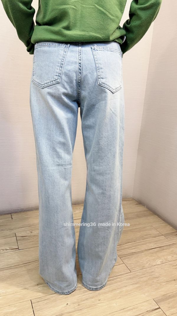 熱賣顯瘦微喇叭牛仔褲（淺藍） 