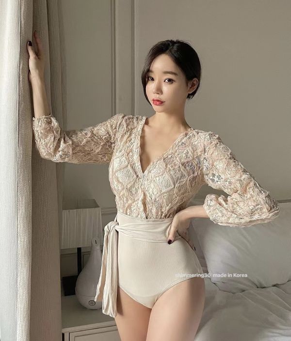 V蕾絲綁腰連身泳裝 