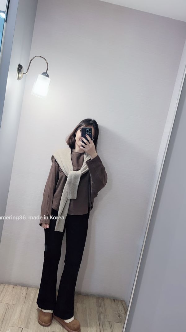 顯瘦彈性坑紋喇叭褲 