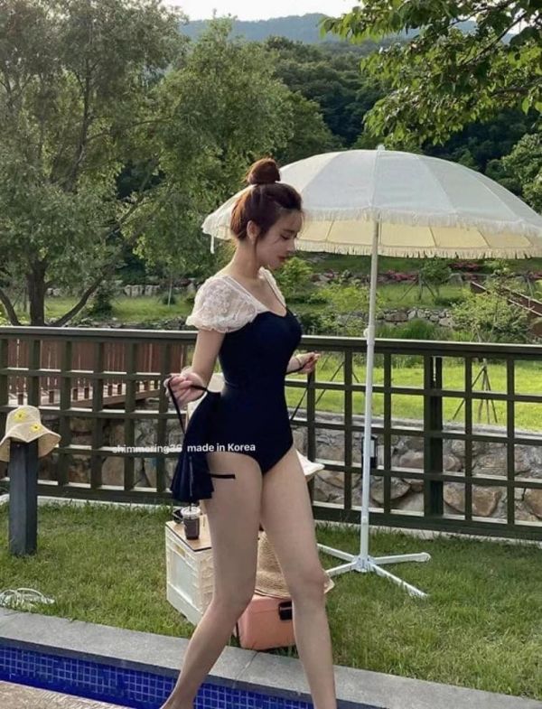 韓附裙子肩蕾絲泳裝 