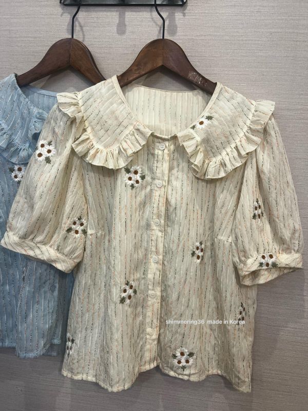 質感刺繡花上衣 