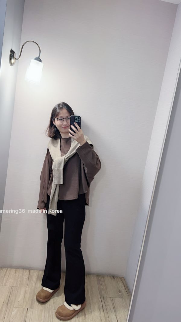 顯瘦彈性坑紋喇叭褲 