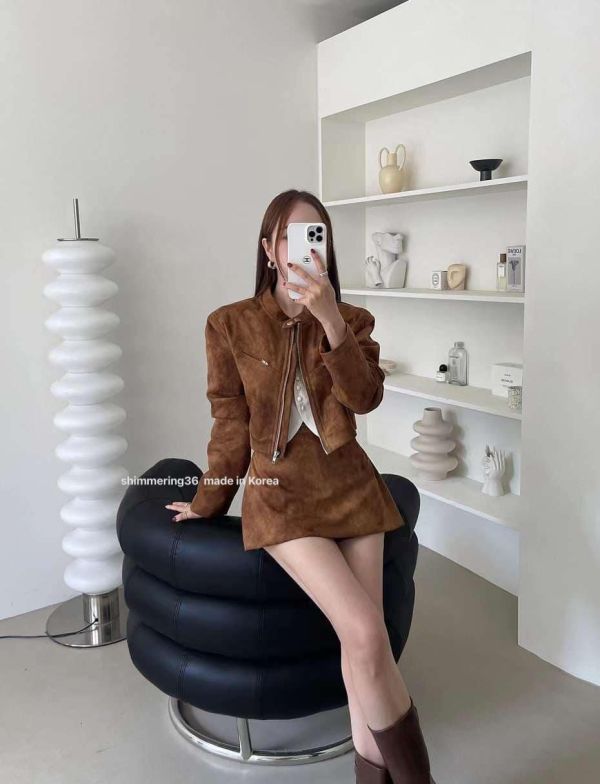 麂皮絨短裙套裝 