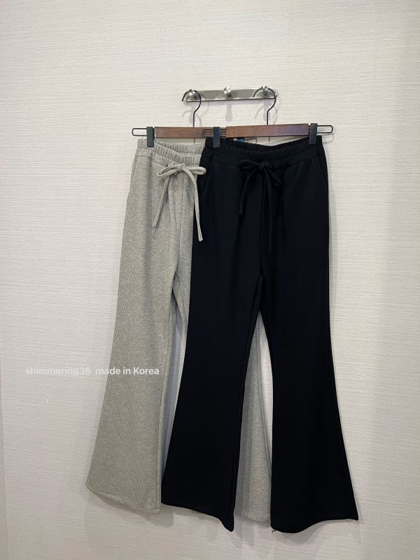 顯瘦彈性坑紋喇叭褲 