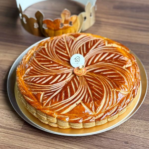 國王派【開心果草莓】 國王派, 瓷偶, 蛋糕, 鮮奶油, 季節水果, 芒果, 日本鮮奶油, 千層派, 香草