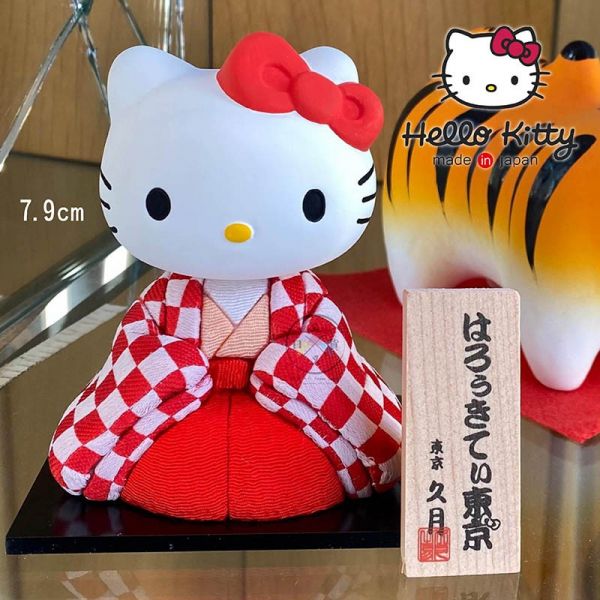 三麗鷗 Hello Kitty 凱蒂貓 陶瓷跪姿 穿和服公仔 紅格子 盒裝 日本製 