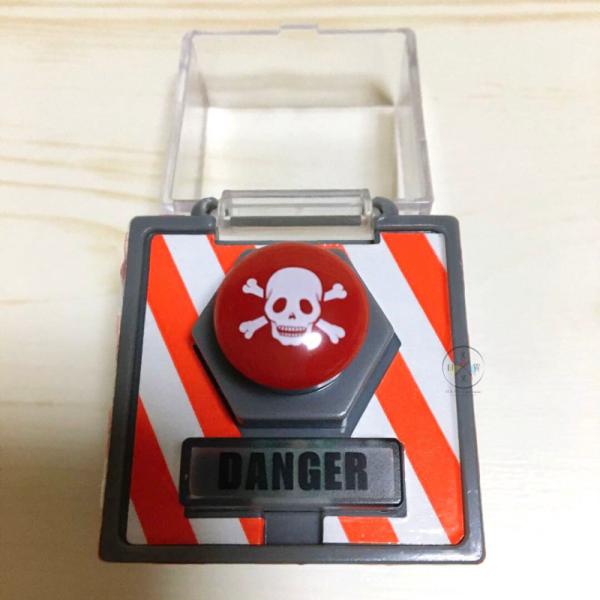 按嗎？緊急按鈕模型P2 扭蛋 全4款 一套 