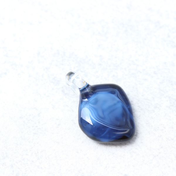 無邊宇宙系列項鍊 精湛工藝,鑽石,貴金屬,珠寶,玻璃,純銀,純金,飾品,項鍊,禮物,禮品,穿搭,獨一無二,吊墜,戒指,時尚,配件,耳環,手鍊,前衛,玻璃工藝,風格,生日禮物