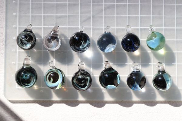 宇宙系列項鍊 精湛工藝,鑽石,貴金屬,珠寶,玻璃,純銀,純金,飾品,項鍊,禮物,禮品,穿搭,獨一無二,吊墜,戒指,時尚,配件,耳環,手鍊,前衛,玻璃工藝,風格,生日禮物