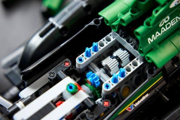 樂高 LEGO 42240 Aston Martin Aramco AMR25 F1 賽車 